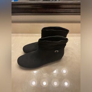 St John’s Bay Women’s Key Booties Flat Heel. Black. Size 11. NWT. No box